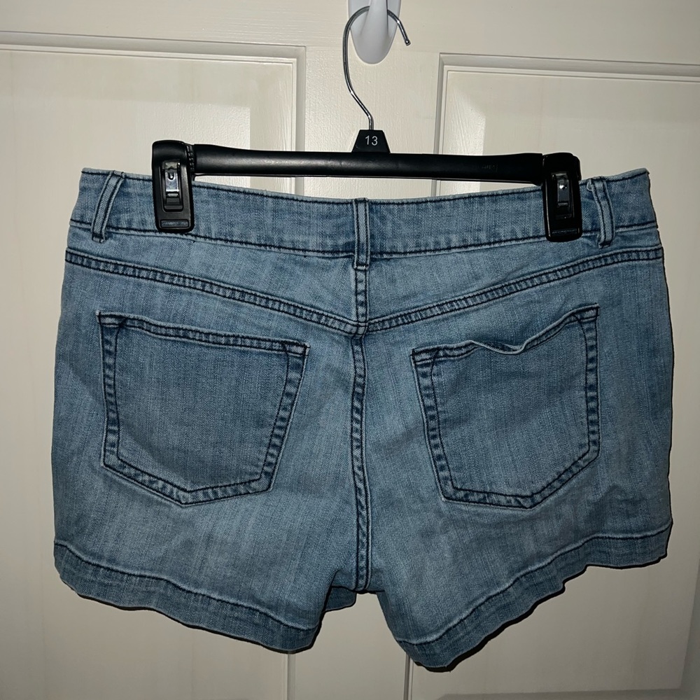 Elle jean shorts only worn a handful of times.